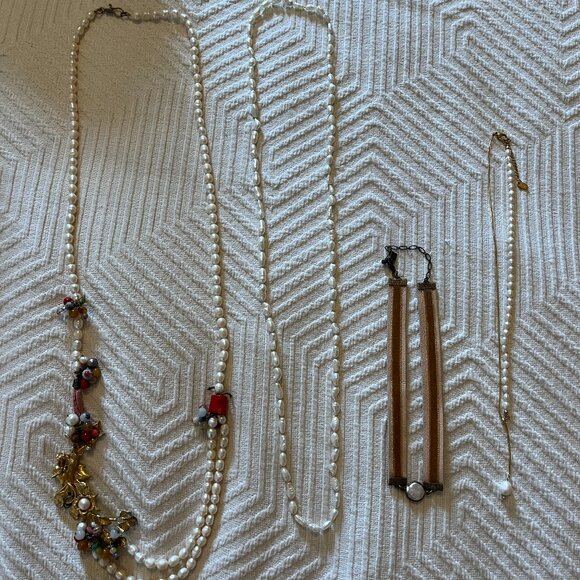 Lot of four beautiful freshwater pearl necklaces, each different styles - Picture 1 of 9